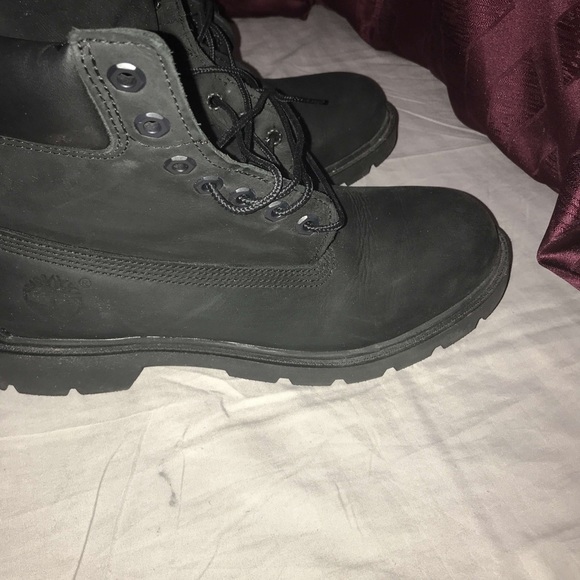 Black 6 inch timberlands.